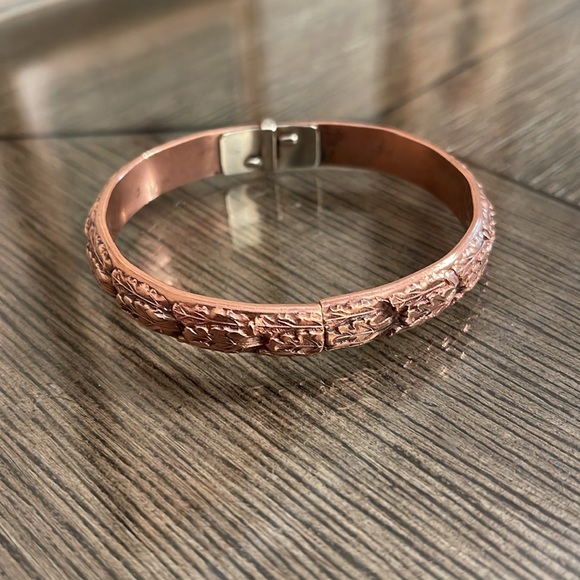 Whiting Davis Hinged Cuff Bracelet Copper Floral Leaf High Relief Signed Vintage - Picture 5 of 16
